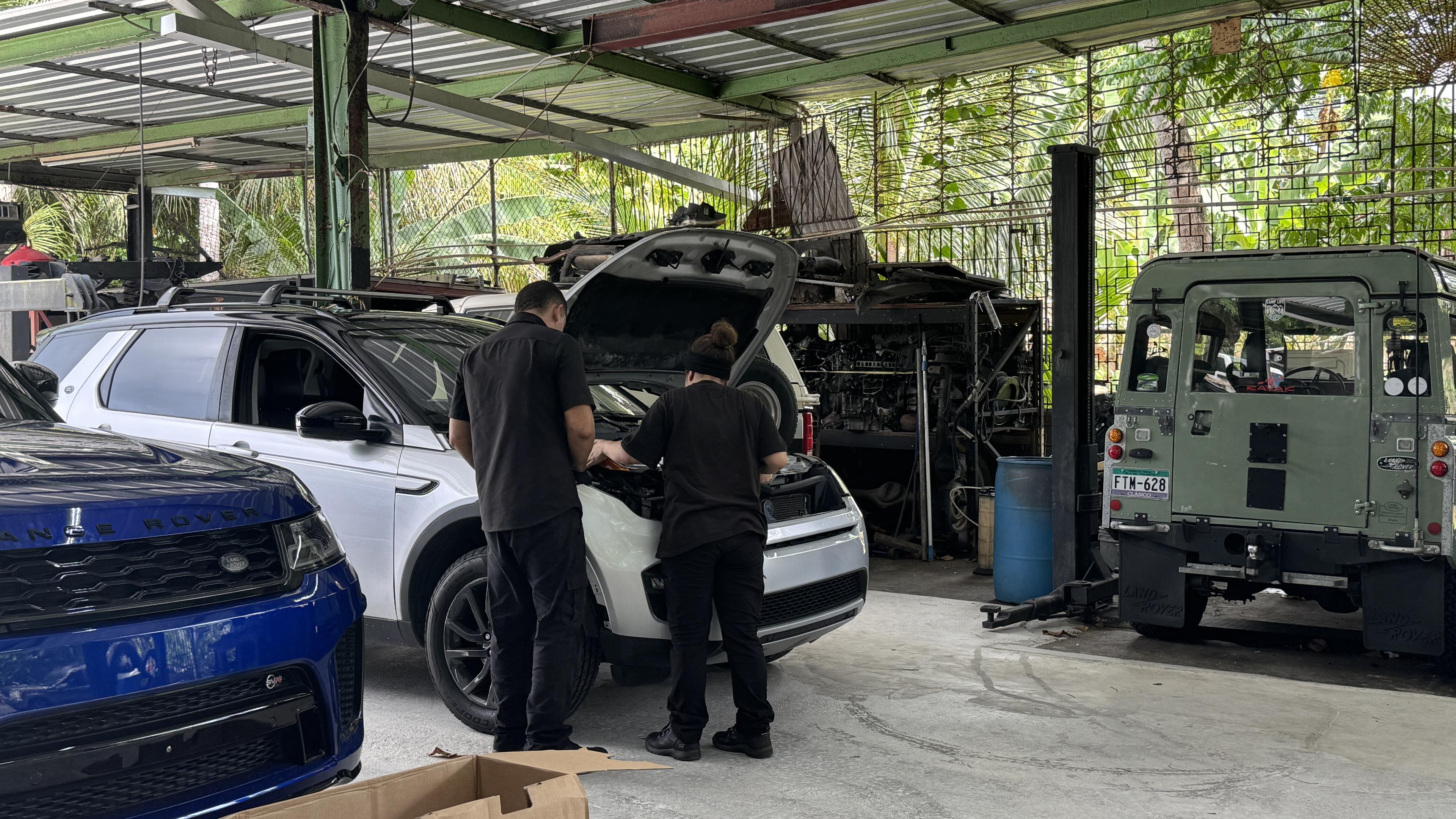 Técnico automotriz image